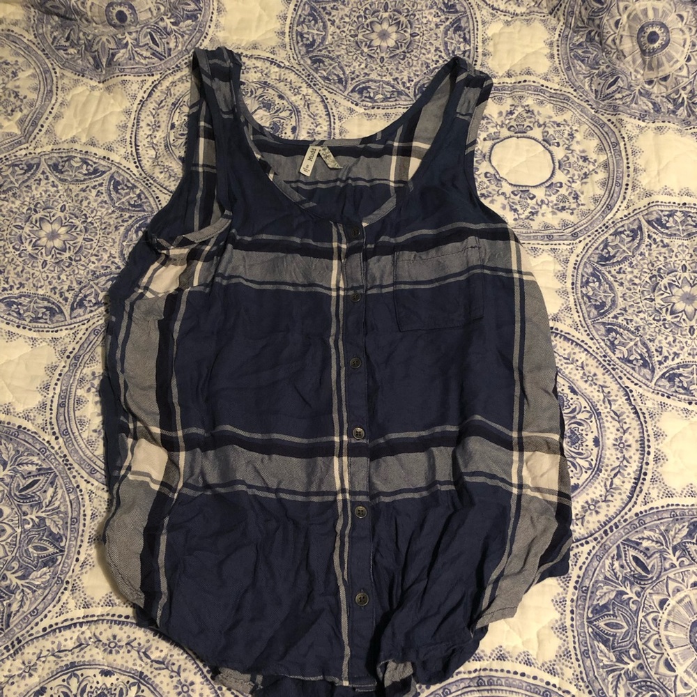 blue tank top